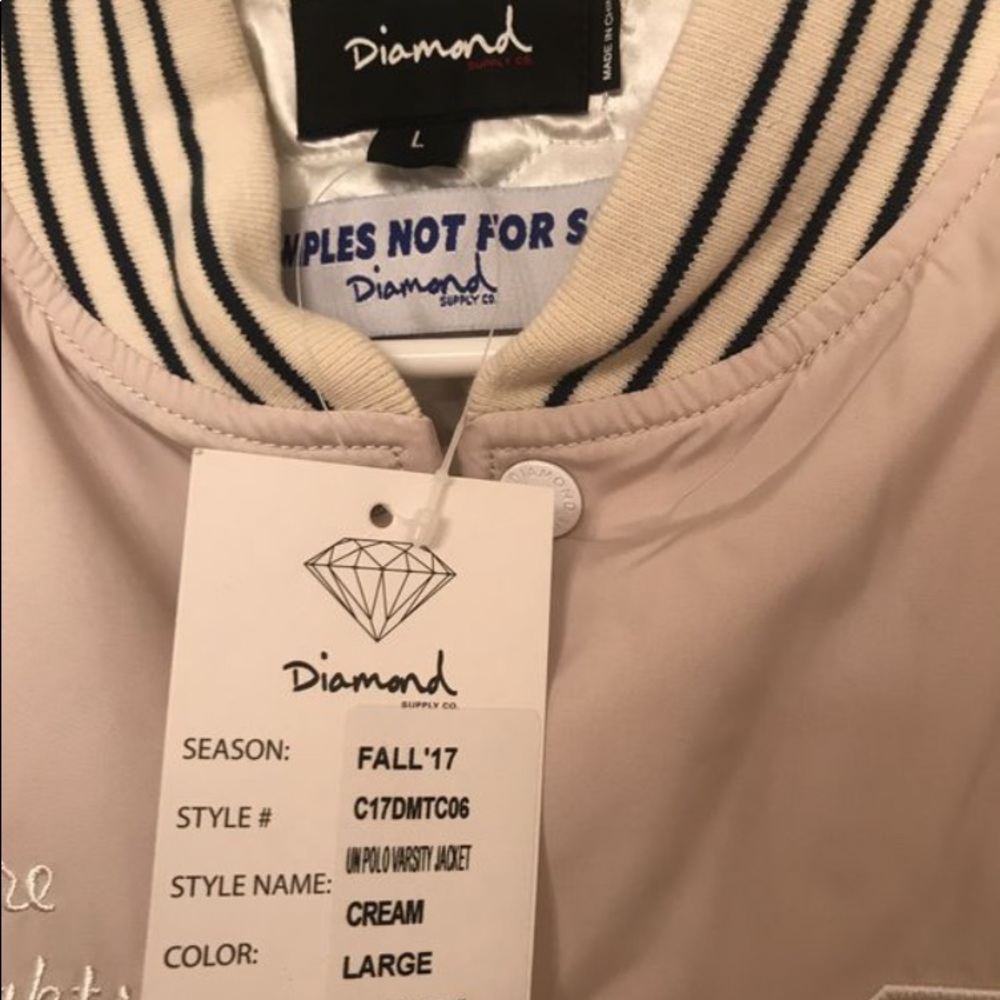 Diamond Jacket (color cream).
